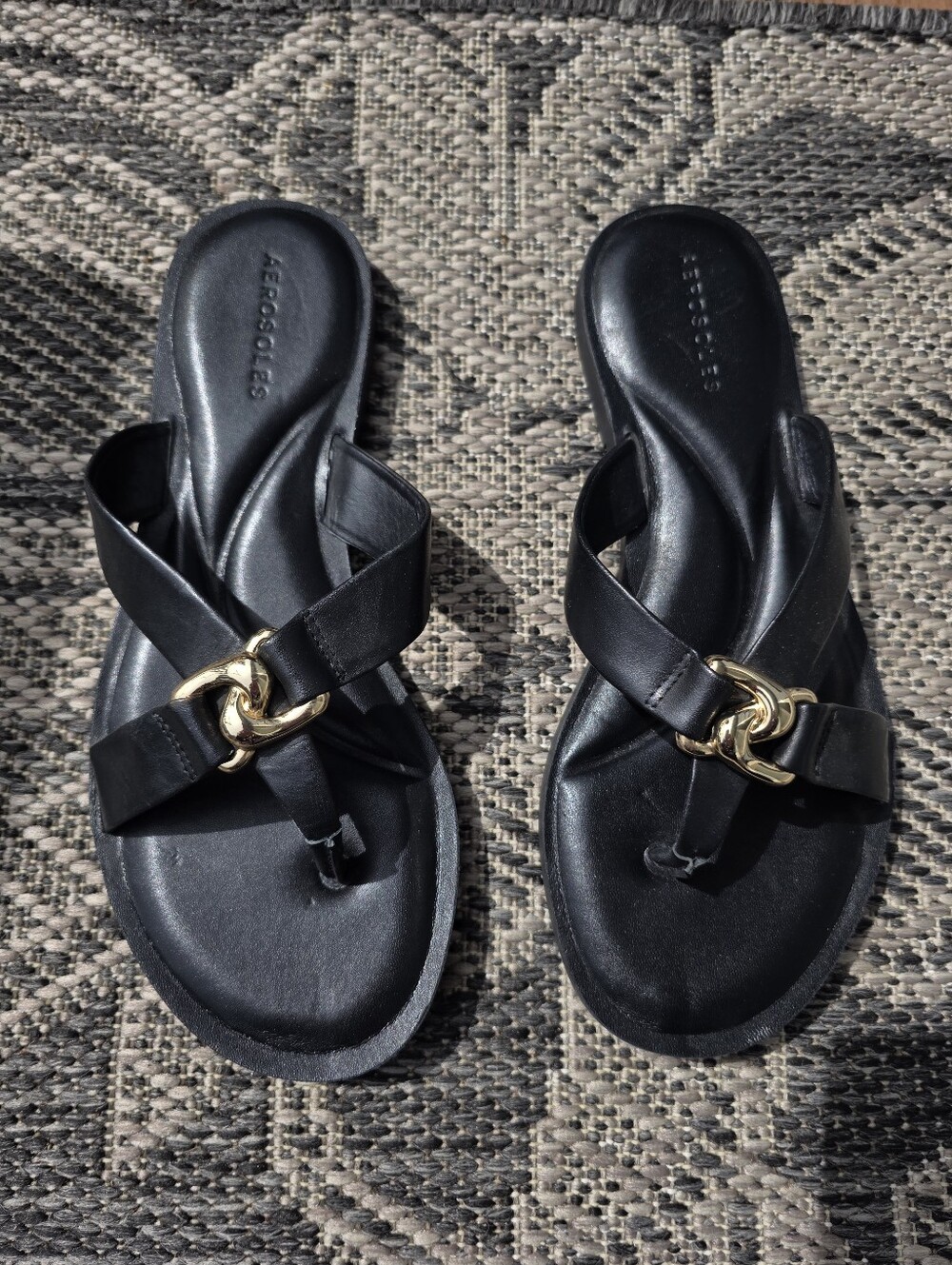 AEROSOLES  NEW Gaia Black Leather Thong Sandals with Gold Chain Detail 9